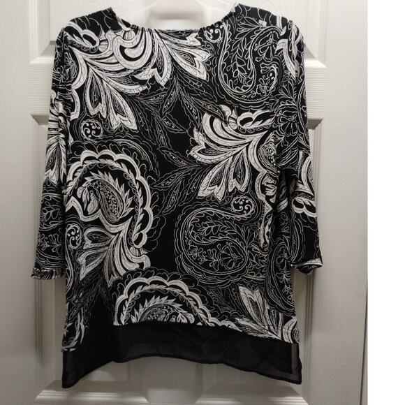 Chico's Size Large (2) Black White Paisley Leaf Sheer Asymmetric 3/4 Sleeves Top - Picture 3 of 7